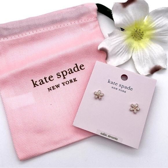 NWT ♠️Kate Spade♠️ Gleaming Gardenia Flower Studs, Rose Gold - Picture 6 of 15